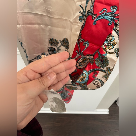 NWT SATIN PRINTED SCARF - Picture 11 of 11